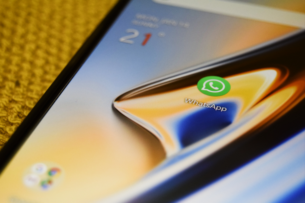 How to change the background of your WhatsApp conversations